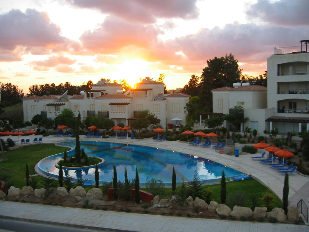 Hesperides Gardens Villa Paphos ภายนอก รูปภาพ
